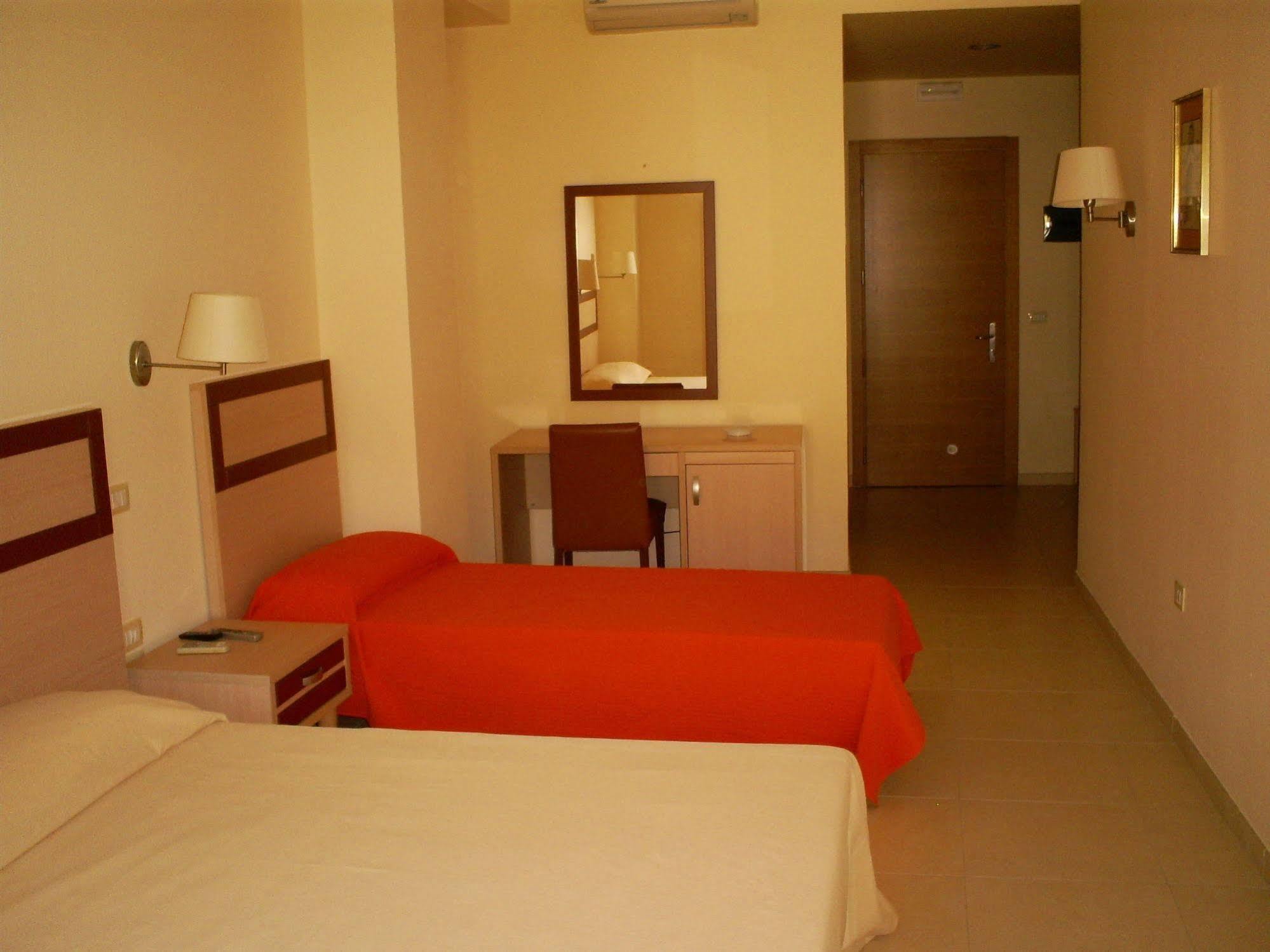 Hotel Milomax エクステリア 写真